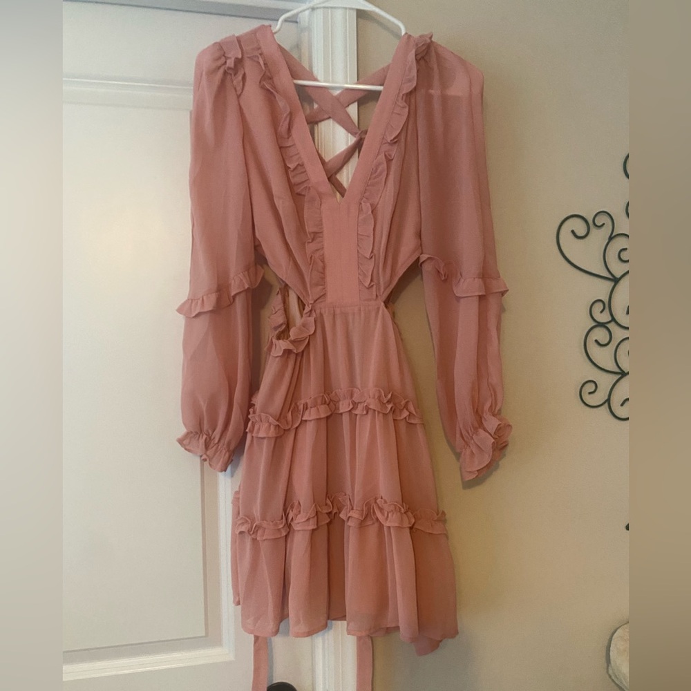 New with tags M Soft Pink Ruffle Long-Sleeve Dress Forever 21 with side cut-outs